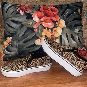 ▪️🌴Vans ▪️Slip-On Platforms▪️Leopard 🐆🖤✨Youth Size 4💛